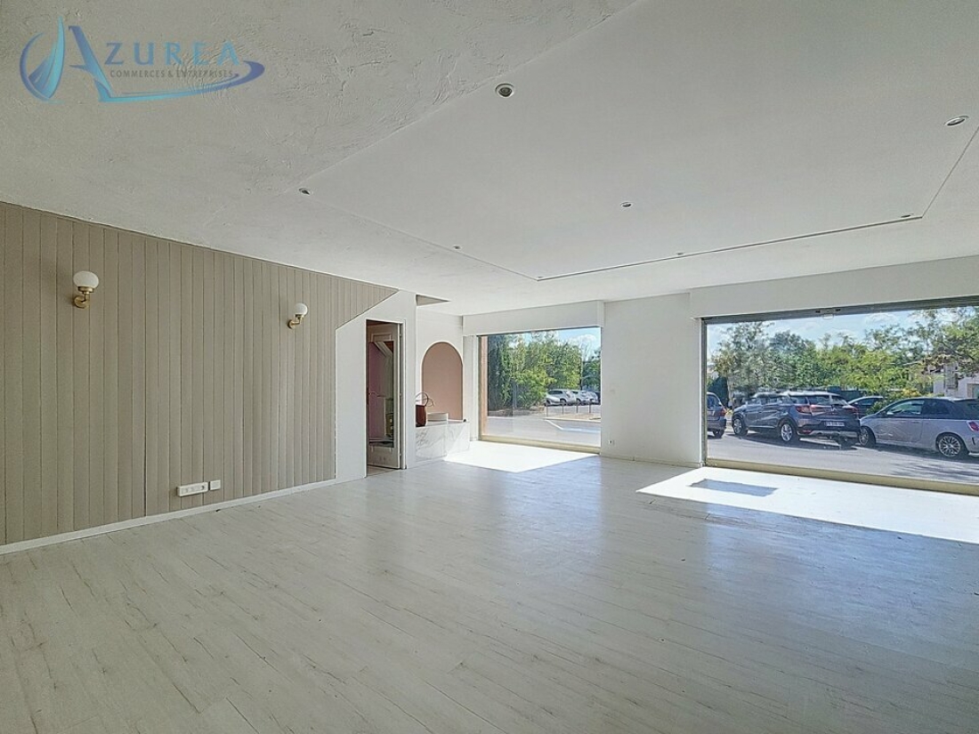 Photo 1 – location Locaux commerciaux	MONTAUROUX (83440)