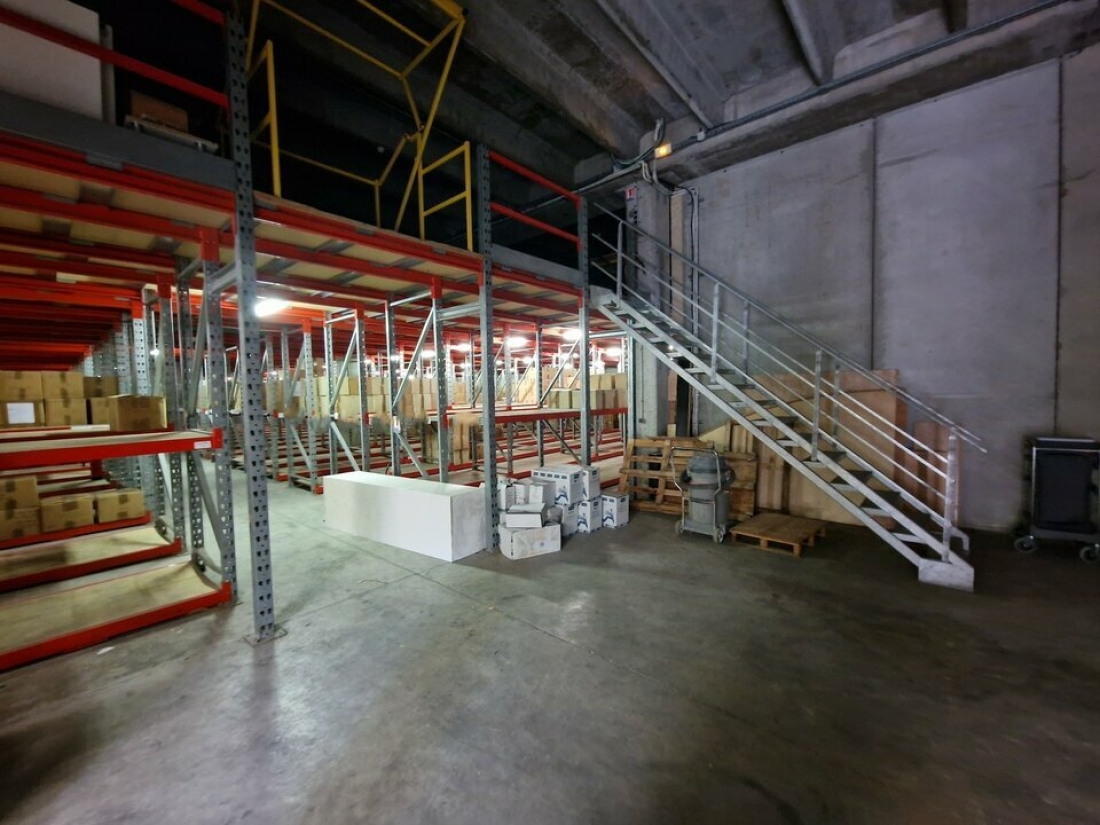 Photo 1 – location Entrepôts / activités	VALLAURIS (06220)