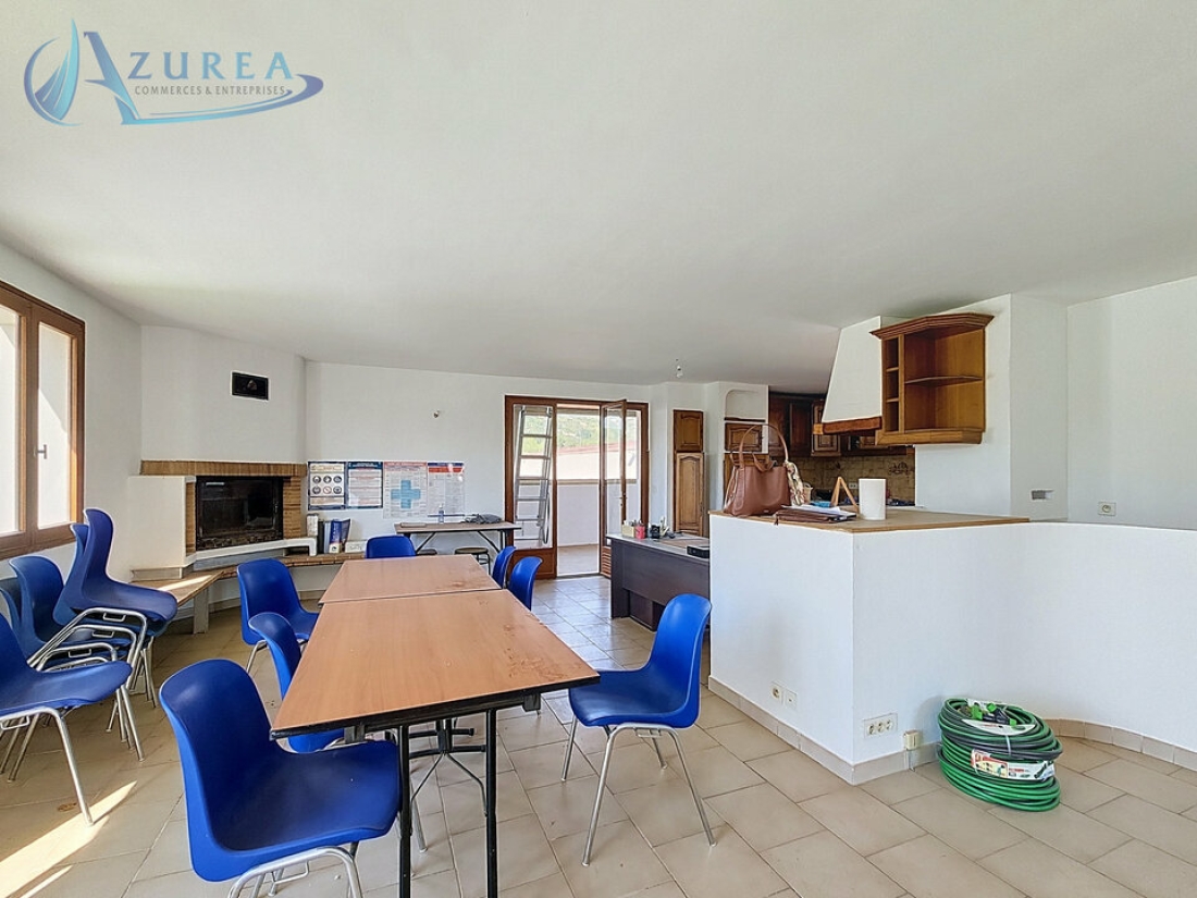 Photo 1 – location bureaux	MONTAUROUX (83440)