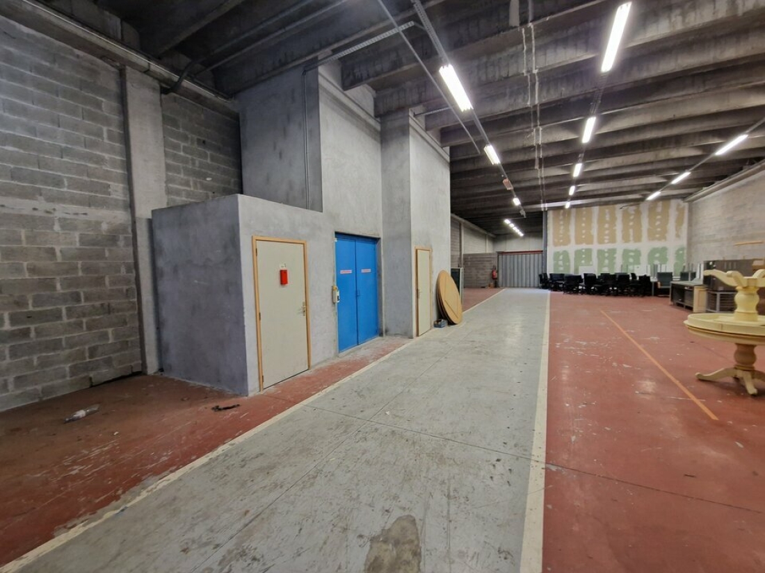 Photo 7 – location Entrepôts / activités	VALLAURIS (06220)
