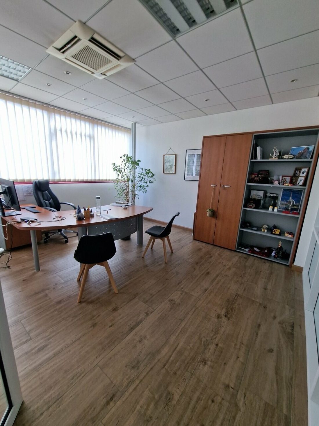 Photo 3 – location Entrepôts / activités	VALLAURIS (06220)