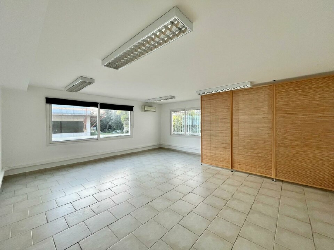 Photo 1 – location bureaux	MOUANS SARTOUX (06370)