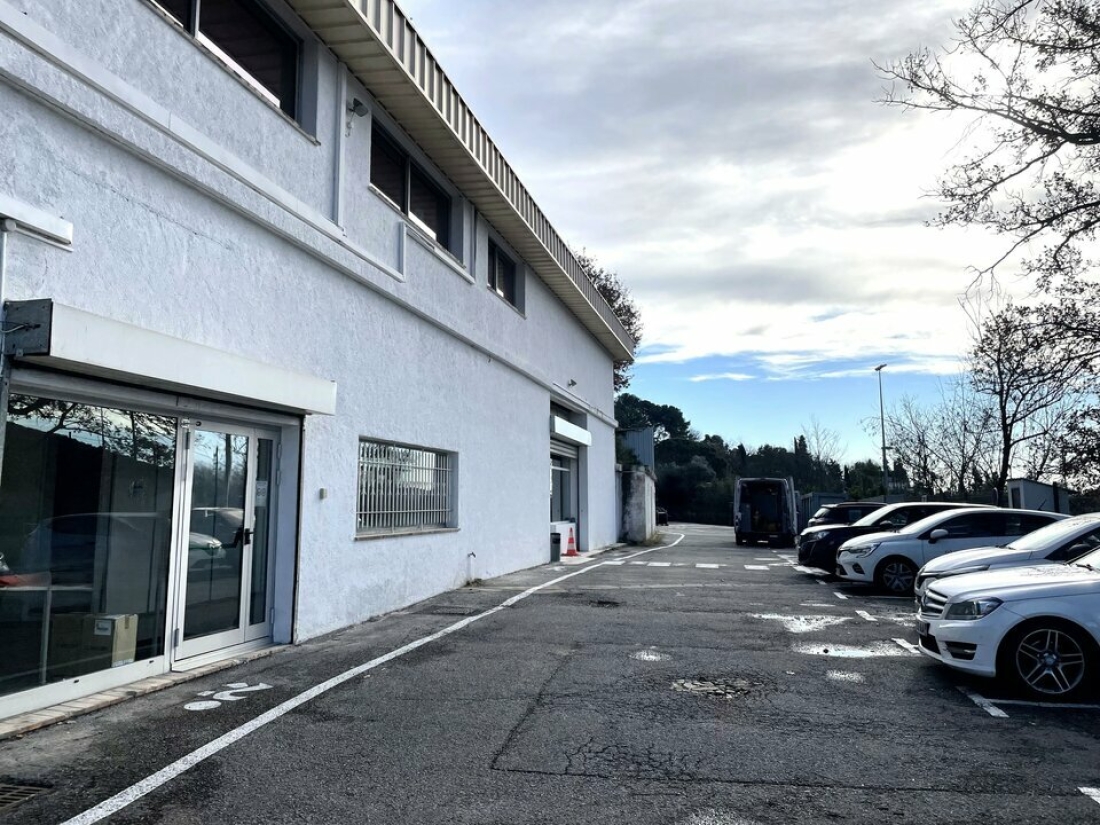 Photo 1 – location Locaux commerciaux	LA ROQUETTE SUR SIAGNE (06550)