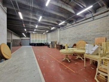 Photo 1 – location Entrepôts / activités	VALLAURIS (06220)