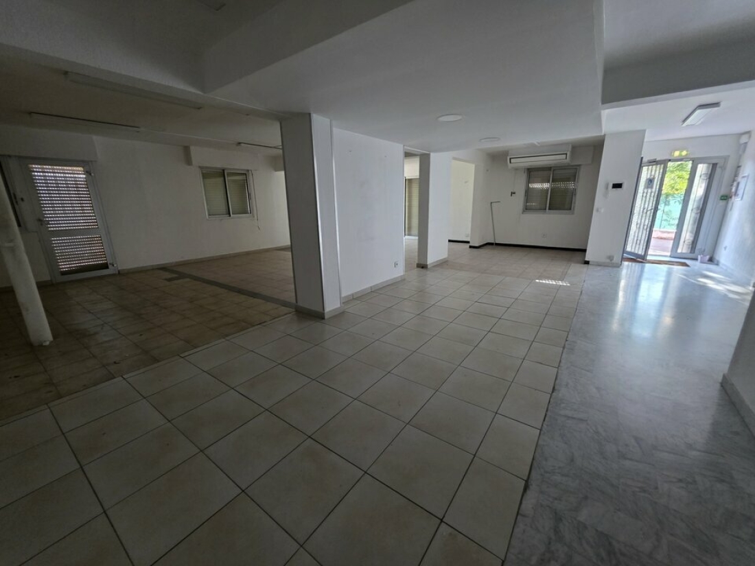 Photo 2 – location Entrepôts / activités	CARROS (06510)