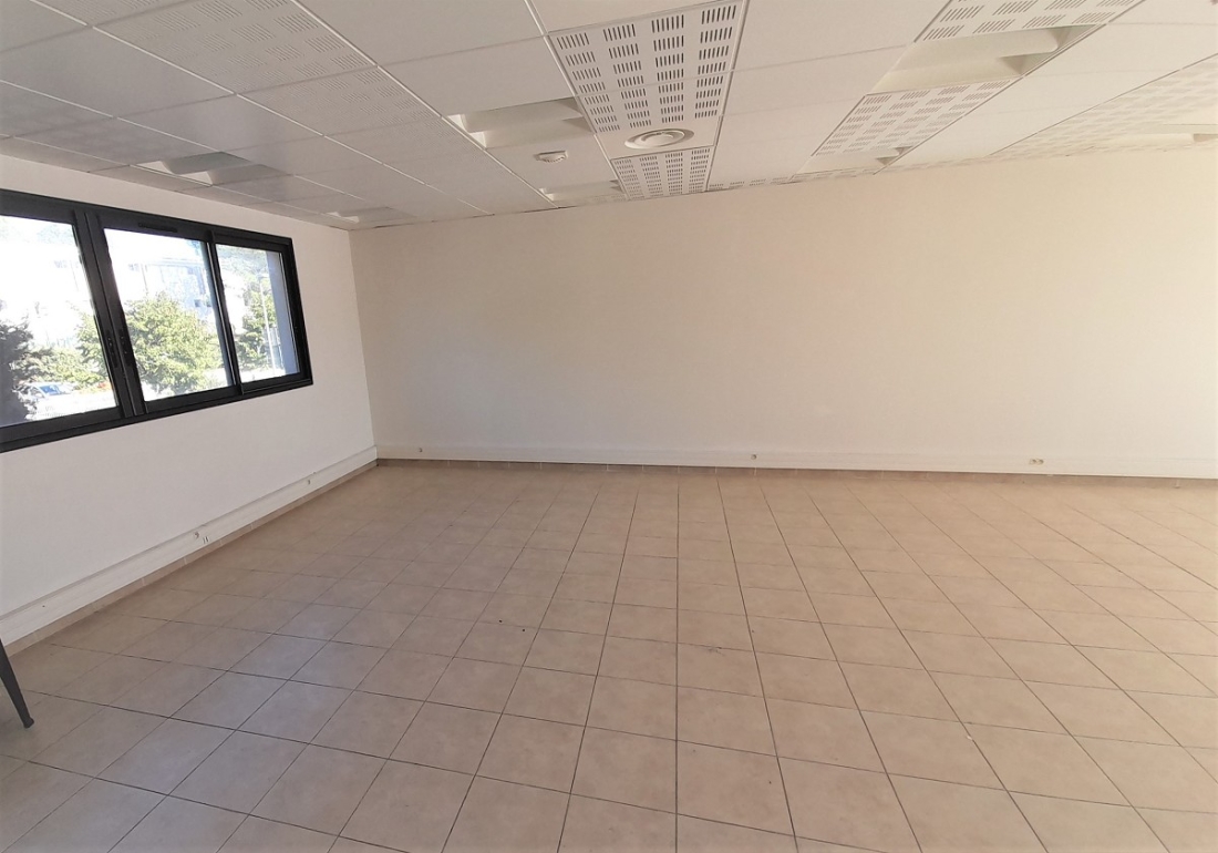 Photo 2 – location bureaux	MOUANS SARTOUX (06370)