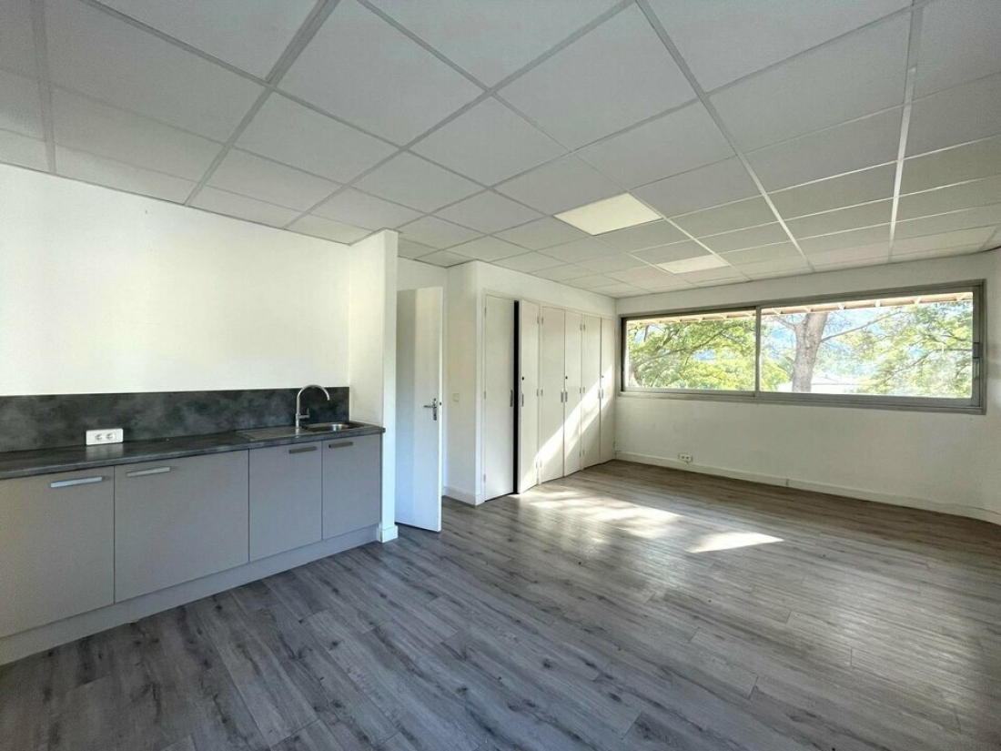 Photo 8 – location Locaux commerciaux	LA ROQUETTE SUR SIAGNE (06550)