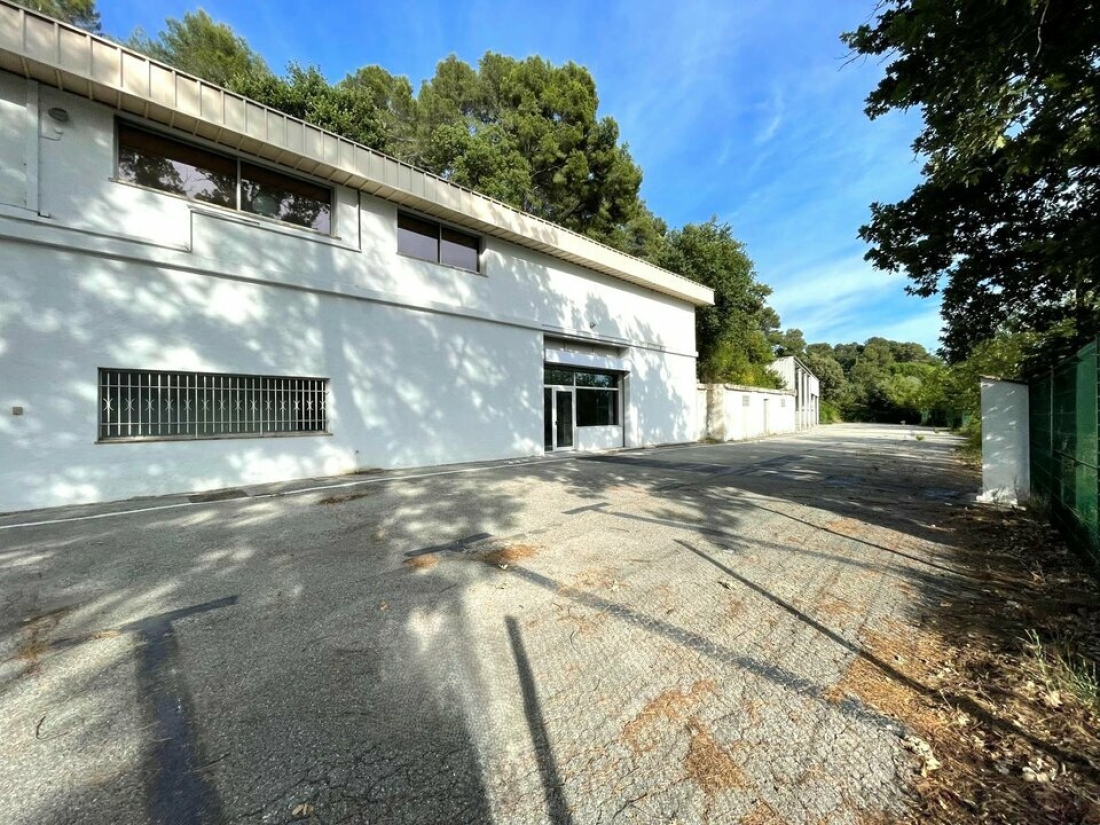 Photo 1 – location Locaux commerciaux	LA ROQUETTE SUR SIAGNE (06550)
