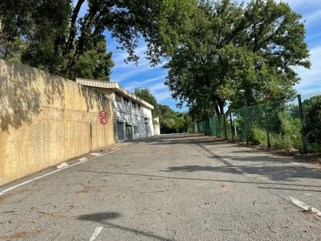 Photo 4 – location Locaux commerciaux	LA ROQUETTE SUR SIAGNE (06550)