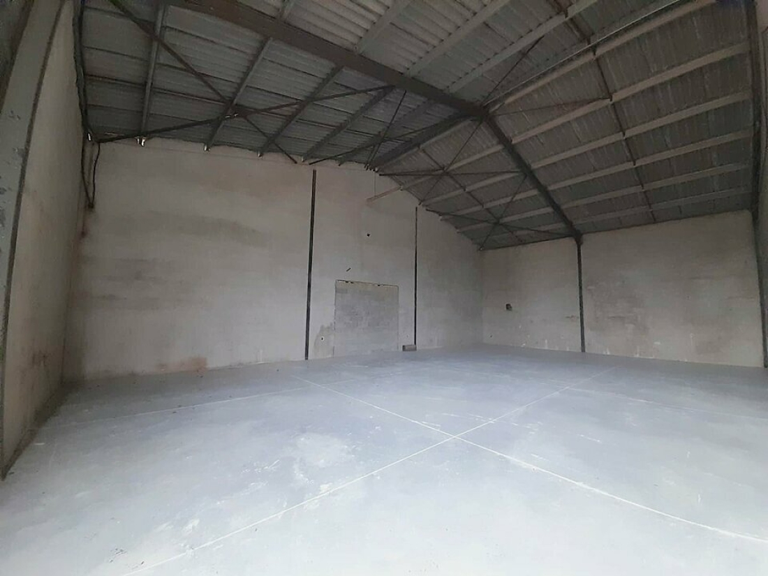 Photo 3 – location Entrepôts / activités	LE CANNET DES MAURES (83340)