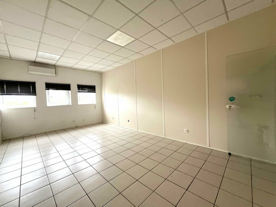 Photo 2 – location bureaux	SAINT LAURENT DU VAR (06700)