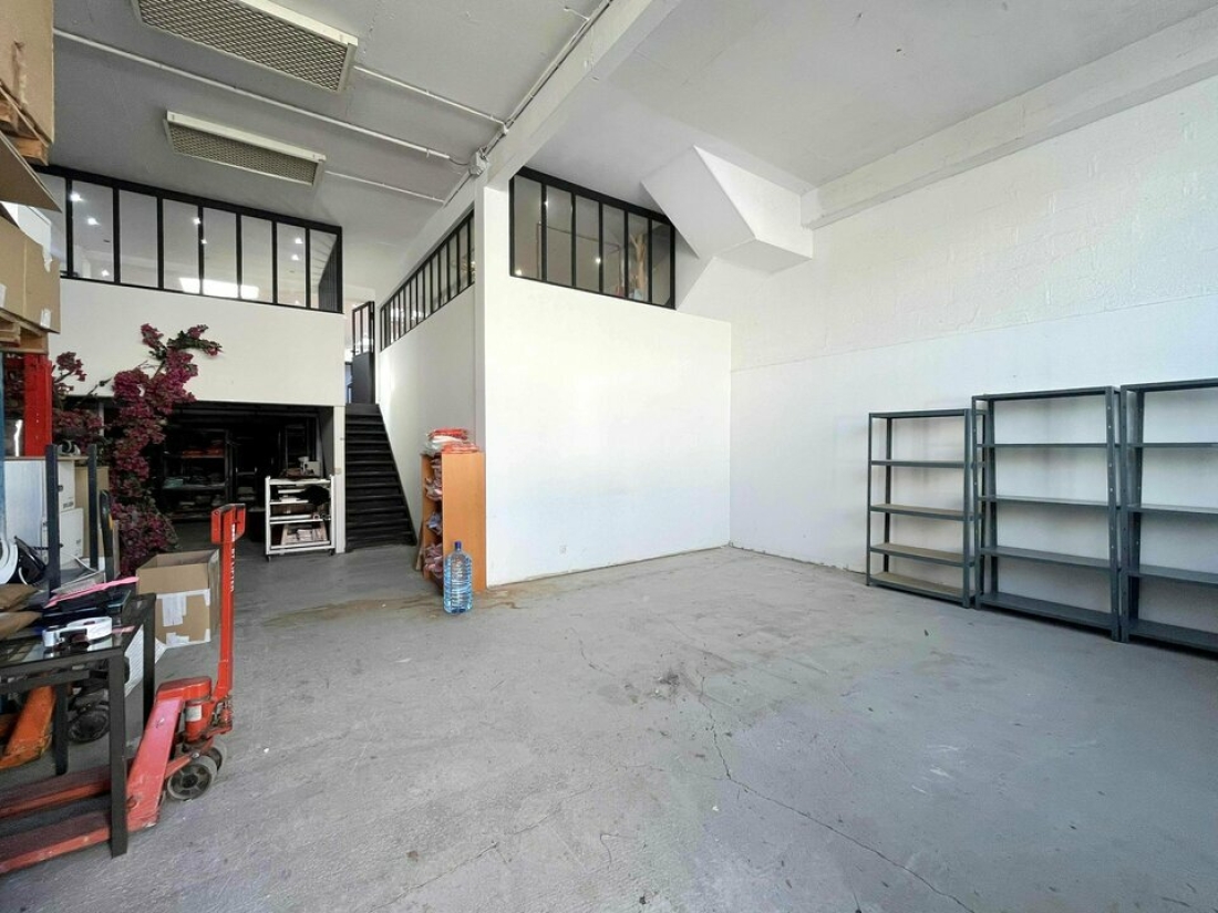 Photo 2 – location Entrepôts / activités	SAINT LAURENT DU VAR (06700)