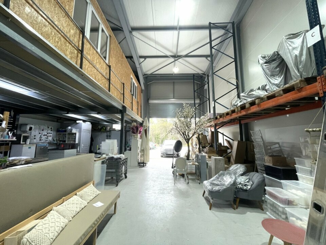 Photo 1 – location Entrepôts / activités	VENCE (06140)