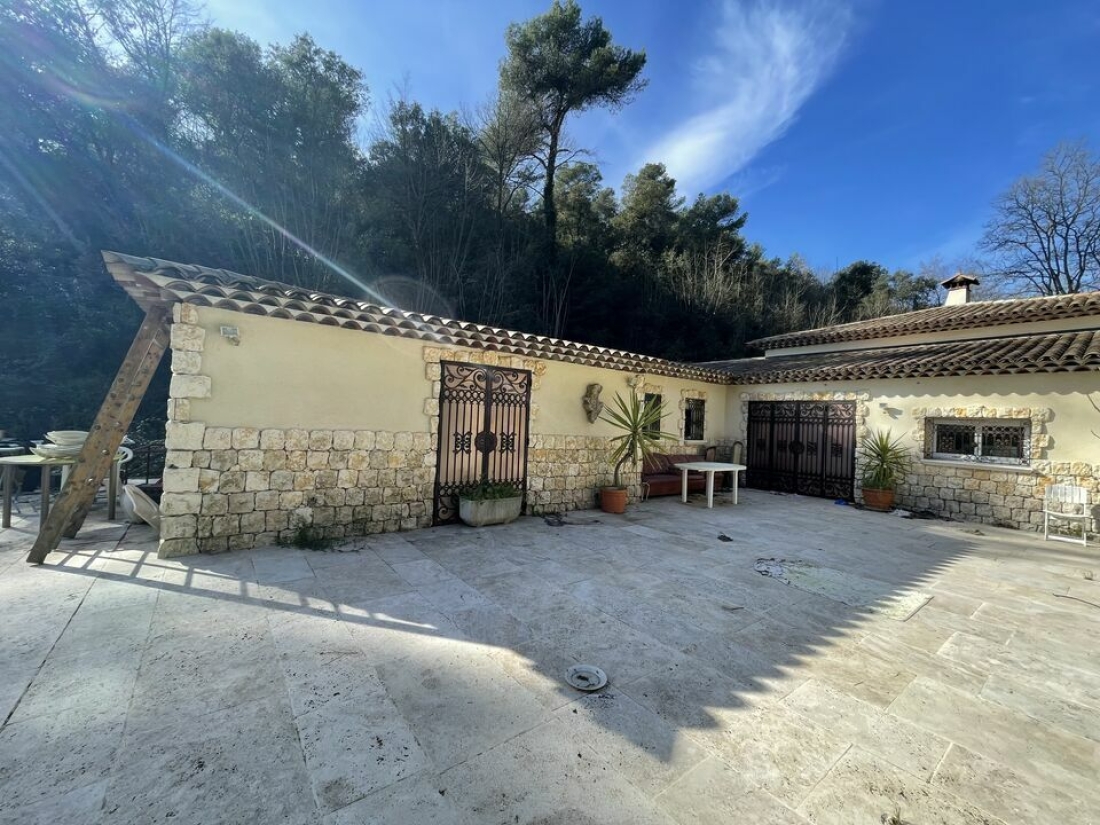 Photo 1 – location Entrepôts / activités	SAINT PAUL DE VENCE (06570)