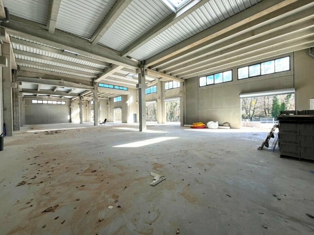 Photo 2 – location Entrepôts / activités	FAYENCE (83440)