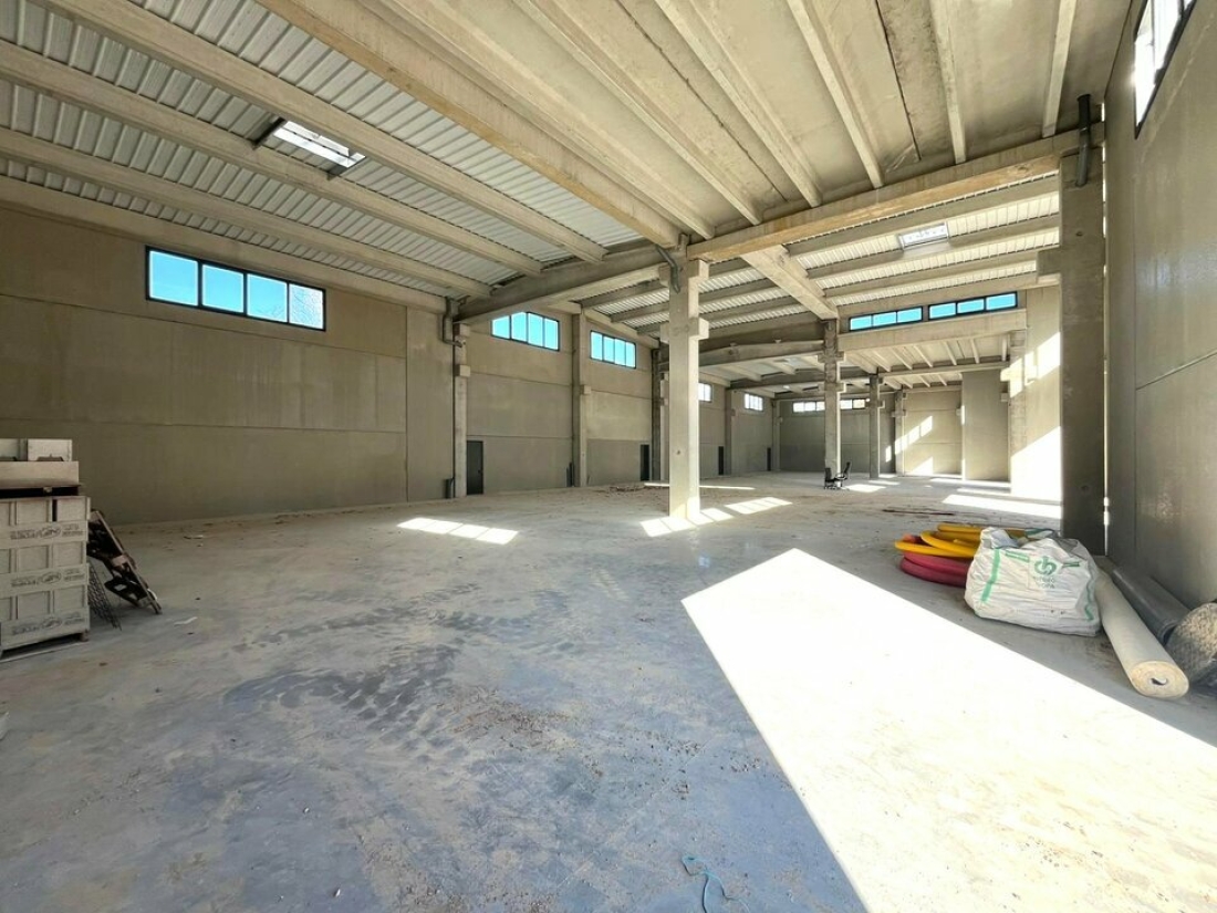 Photo 1 – location Entrepôts / activités	FAYENCE (83440)