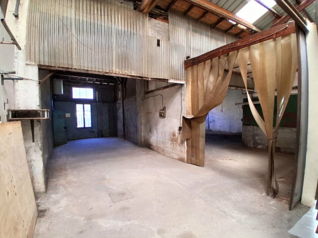 Photo 3 – location Entrepôts / activités	ANTIBES (06600)