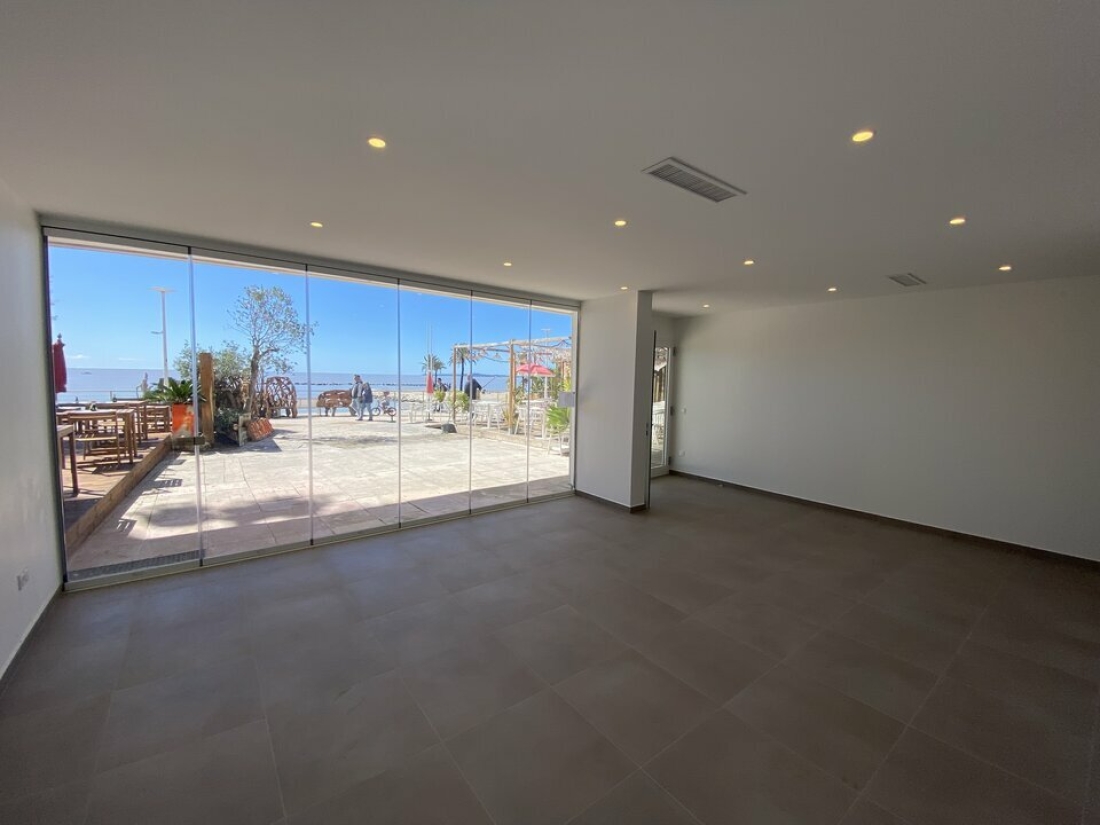 Photo 1 – location Locaux commerciaux	SAINT LAURENT DU VAR (06700)
