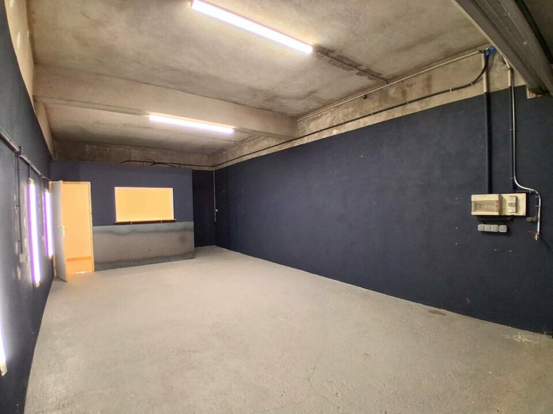Photo 2 – location Entrepôts / activités	MOUGINS (06250)