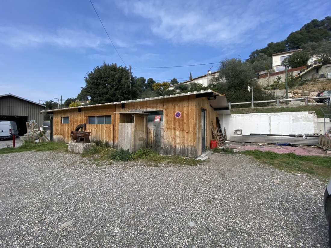 Photo 7 – location Entrepôts / activités	CASTAGNIERS (06670)