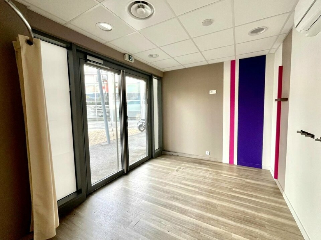 Photo 3 – location Locaux commerciaux	ROQUEBRUNE SUR ARGENS (83520)