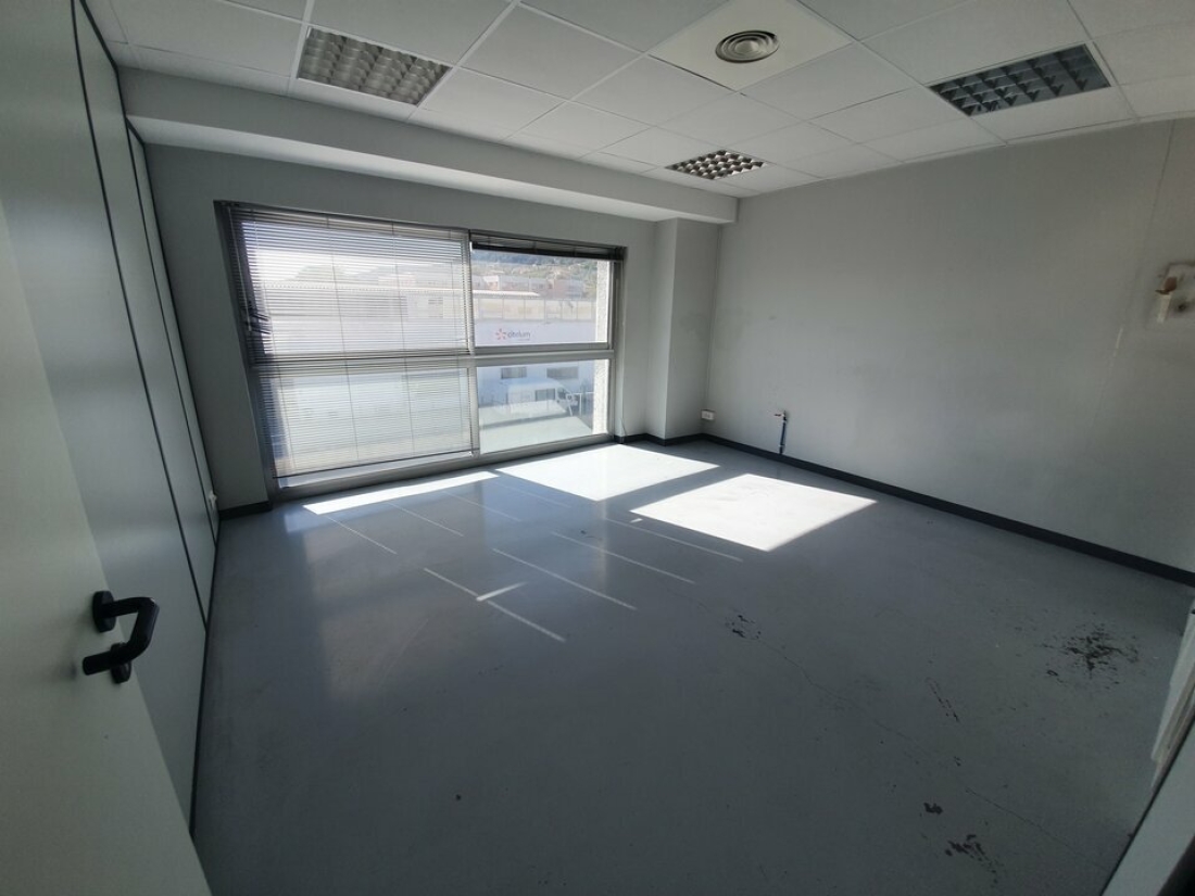 Photo 3 – location bureaux	SAINT LAURENT DU VAR (06700)