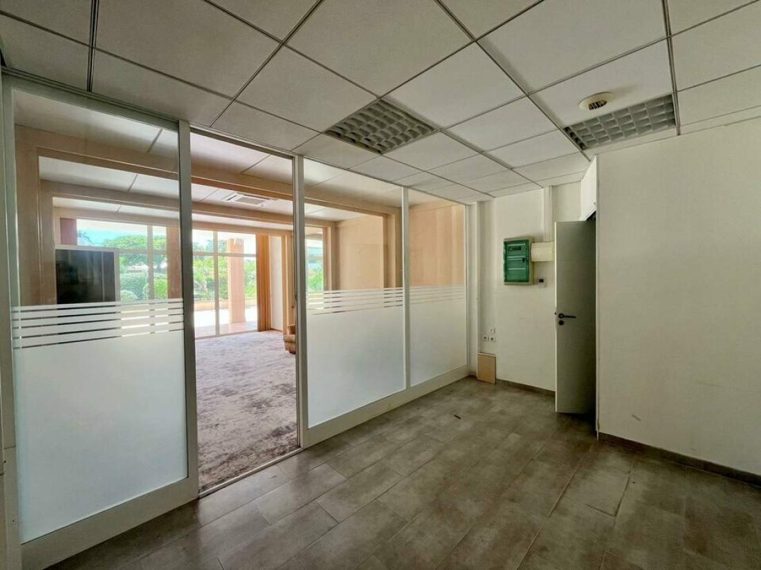 Photo 3 – vente Locaux commerciaux	SAINT LAURENT DU VAR (06700)