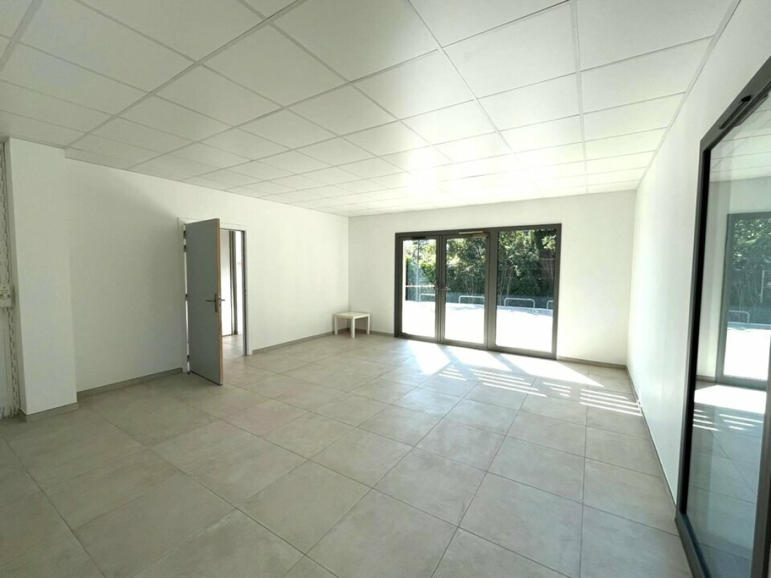 Photo 2 – location Locaux commerciaux	LORGUES (83510)