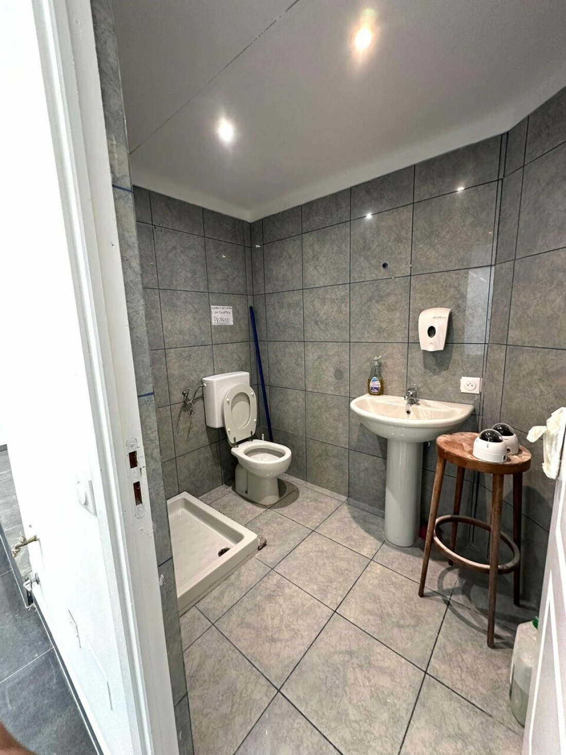 Photo 3 – location Locaux commerciaux	BEAUSOLEIL (06240)