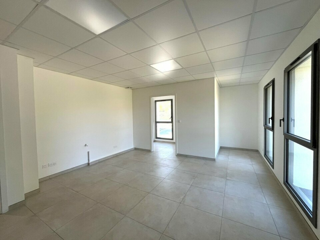 Photo 1 – location bureaux	LORGUES (83510)