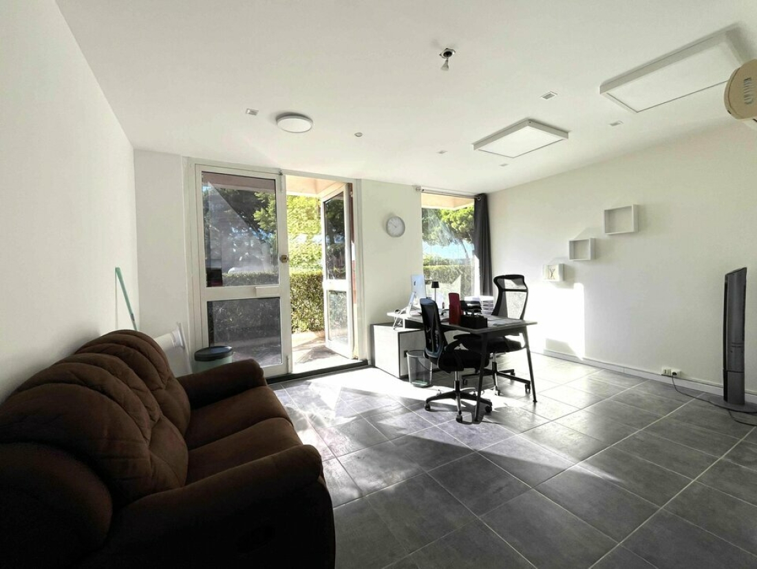 Photo 3 – vente Locaux commerciaux	CANNES LA BOCCA (06150)