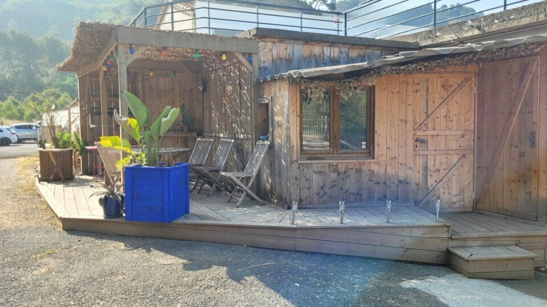 Photo 5 – location Entrepôts / activités	CASTAGNIERS (06670)