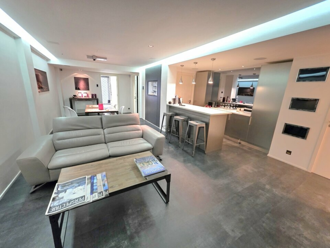 Photo 5 – location Entrepôts / activités	SAINT LAURENT DU VAR (06700)