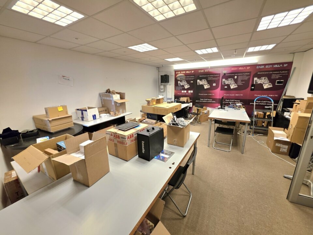 Photo 2 – location Entrepôts / activités	SAINT LAURENT DU VAR (06700)