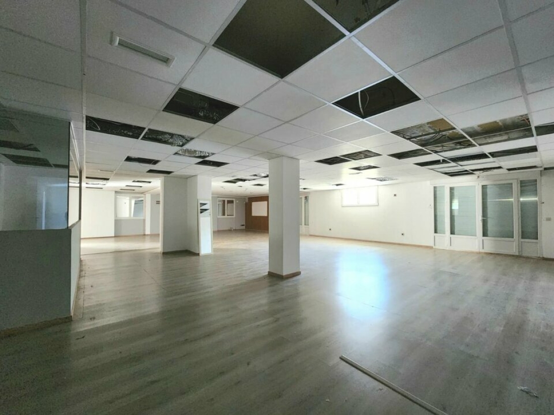 Photo 1 – location Locaux commerciaux	LE LUC (83340)