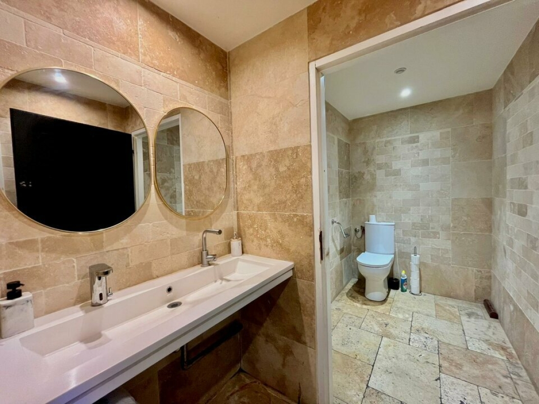 Photo 5 – vente Locaux commerciaux	LE LUC (83340)