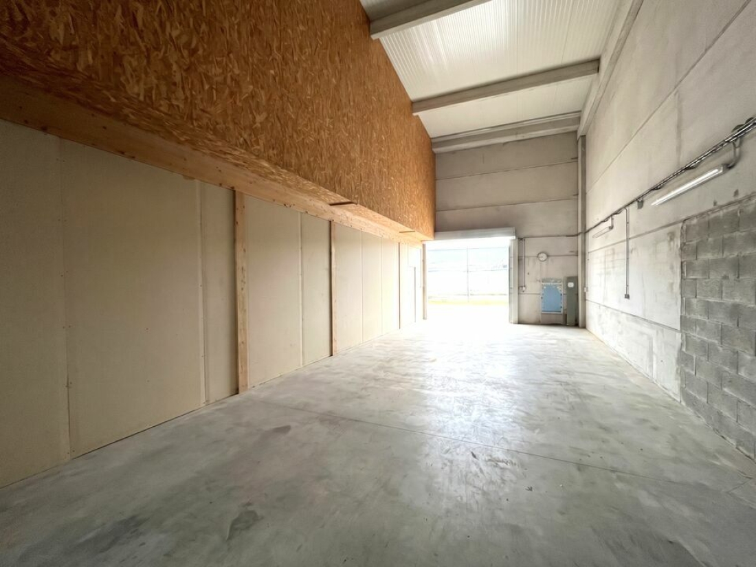 Photo 3 – location Entrepôts / activités	LE MUY (83490)