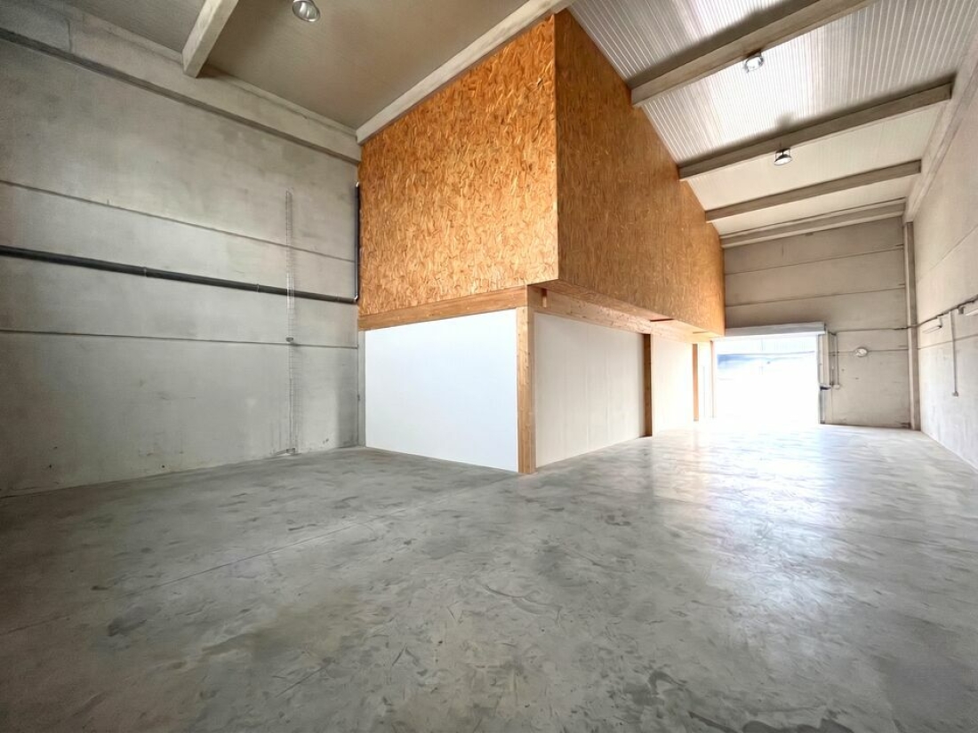 Photo 1 – location Entrepôts / activités	LE MUY (83490)