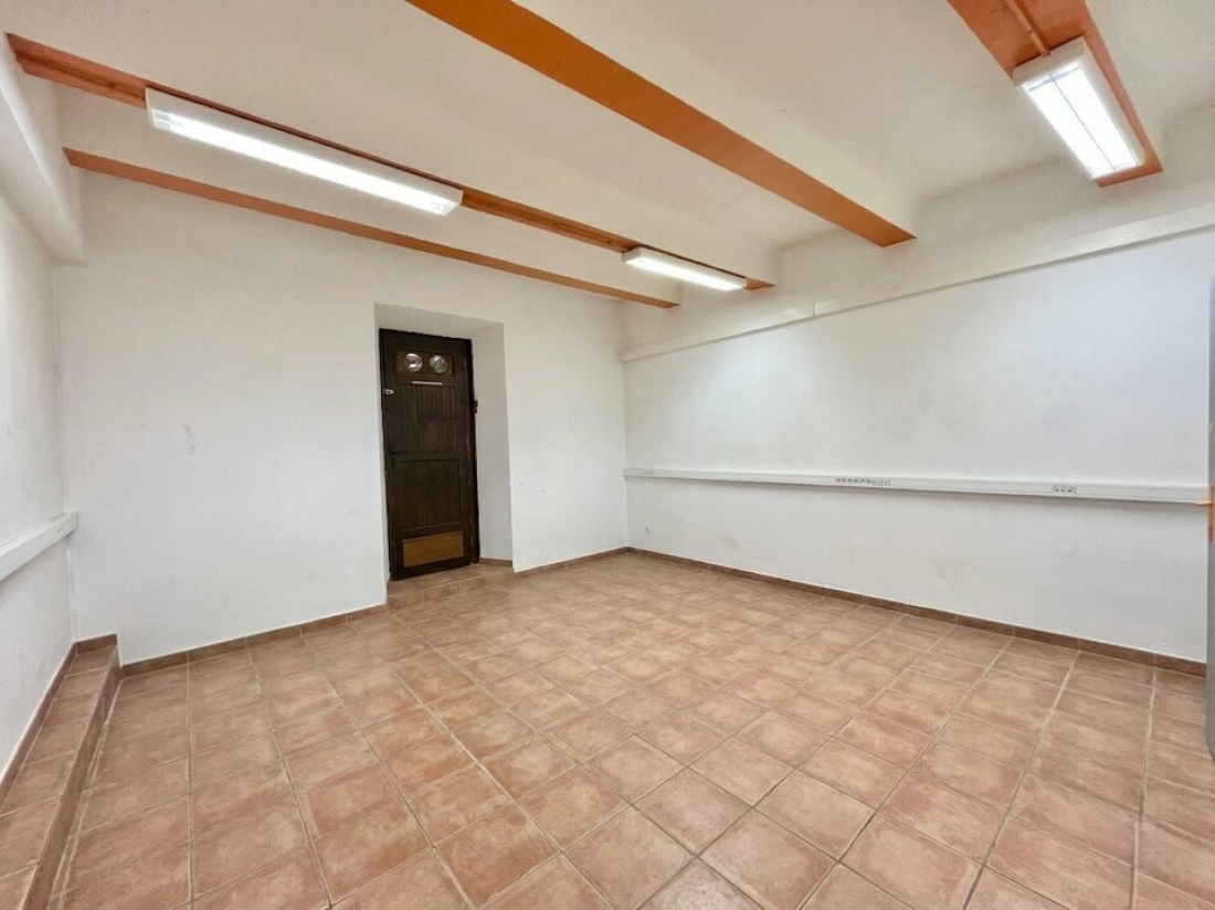 Photo 4 – location Locaux commerciaux	TRANS EN PROVENCE (83720)