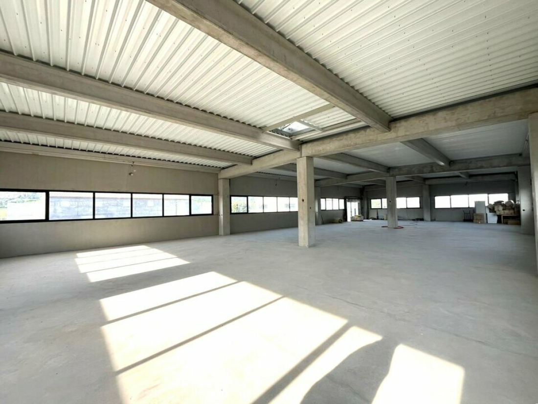 Photo 1 – location Entrepôts / activités	TOURRETTES (83440)