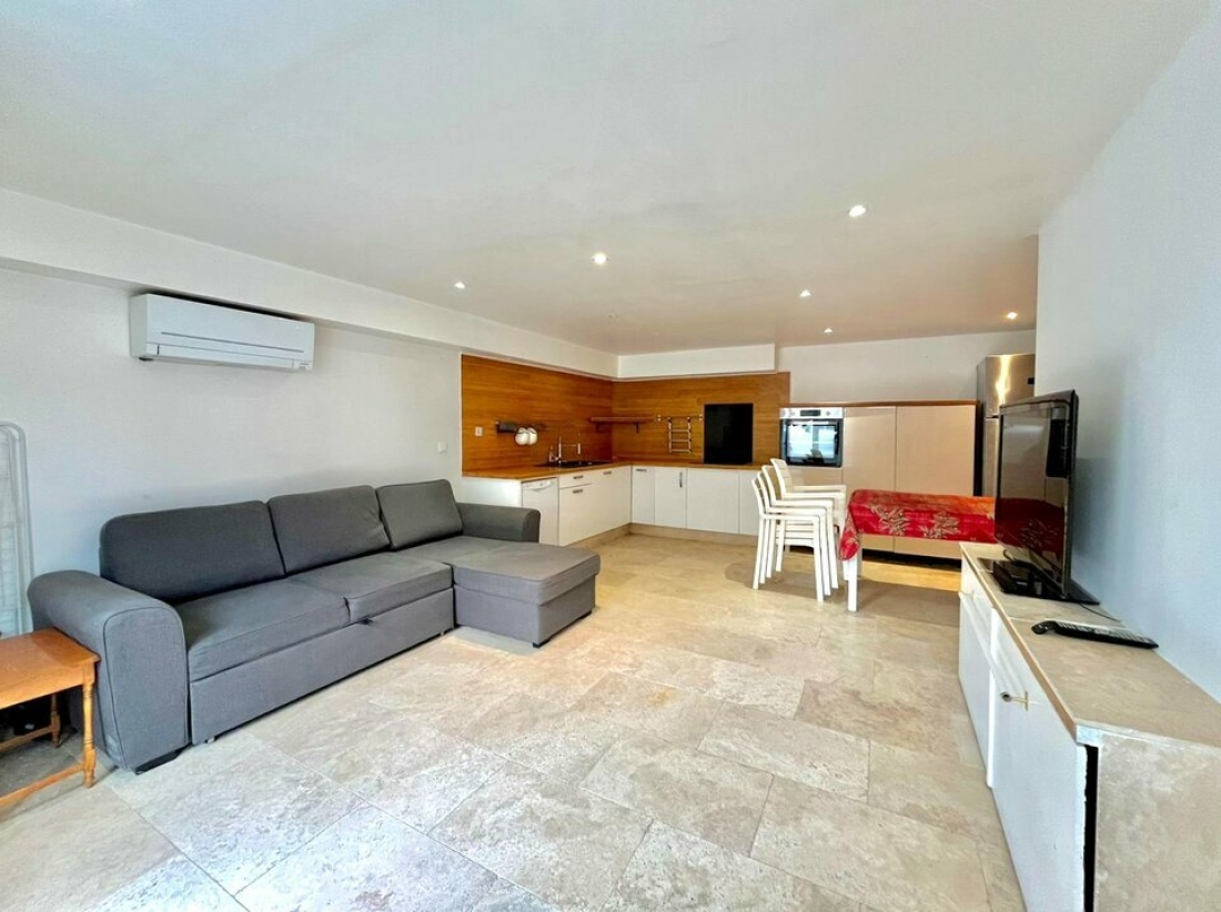 Photo 2 – vente Locaux commerciaux	SAINTE MAXIME (83120)