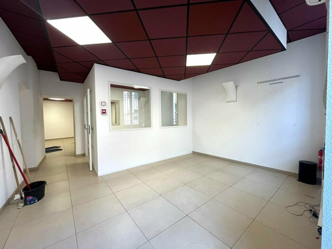 Photo 2 – vente Locaux commerciaux	LE LUC (83340)