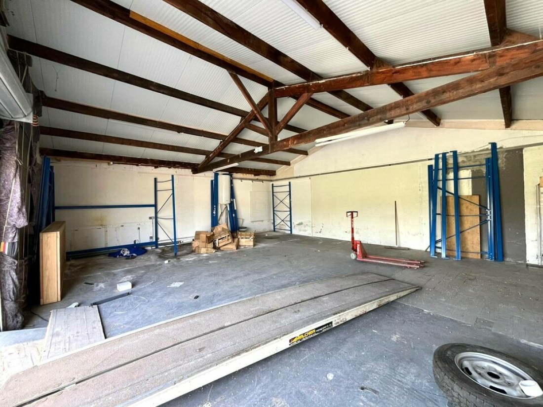 Photo 2 – location Entrepôts / activités	SAINT LAURENT DU VAR (06700)