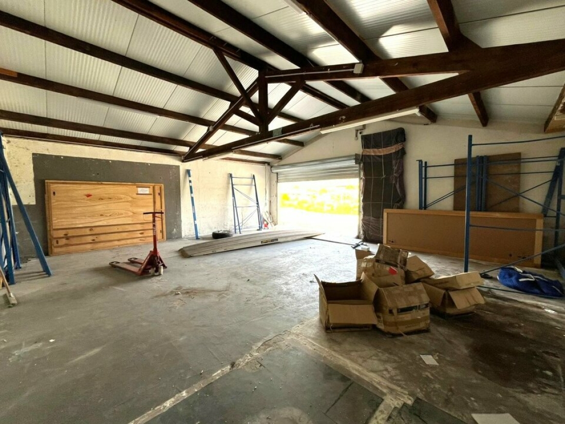 Photo 4 – location Entrepôts / activités	SAINT LAURENT DU VAR (06700)