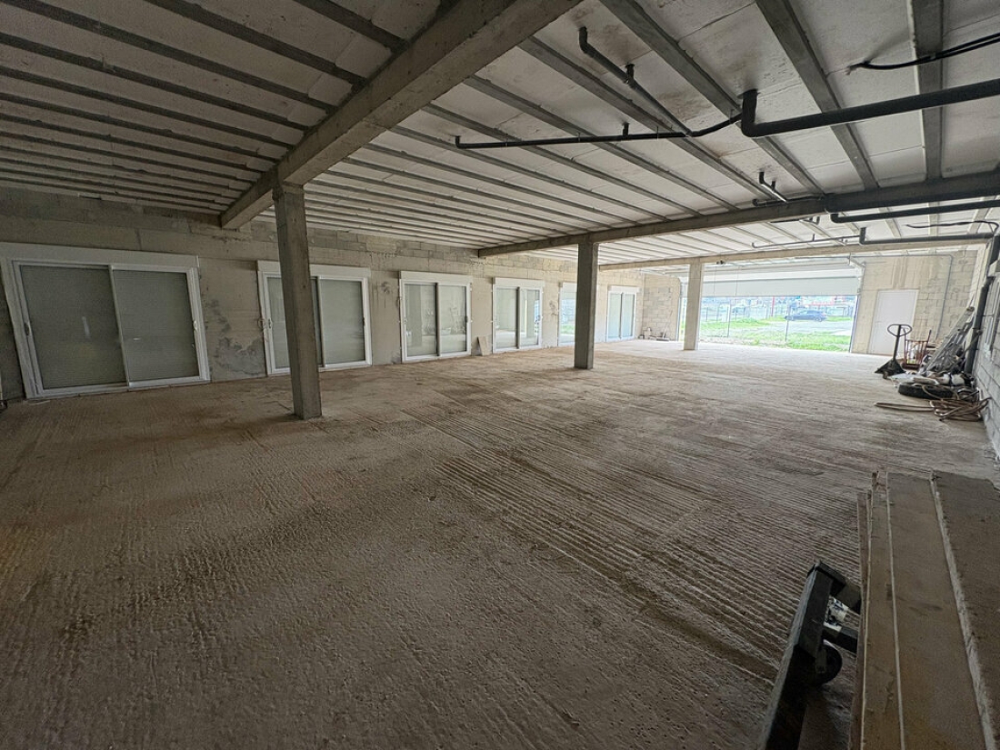 Photo 1 – location Entrepôts / activités	VIDAUBAN (83550)