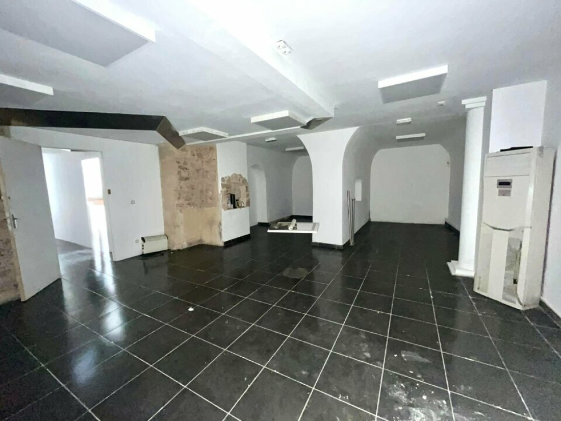 Photo 3 – location Locaux commerciaux	LES ARCS (83460)