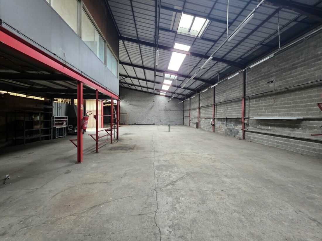 Photo 5 – location Entrepôts / activités	ANTIBES (06600)