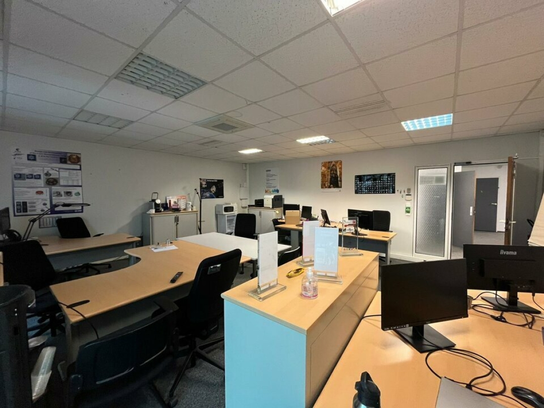 Photo 3 – location bureaux	CANNES LA BOCCA (06150)