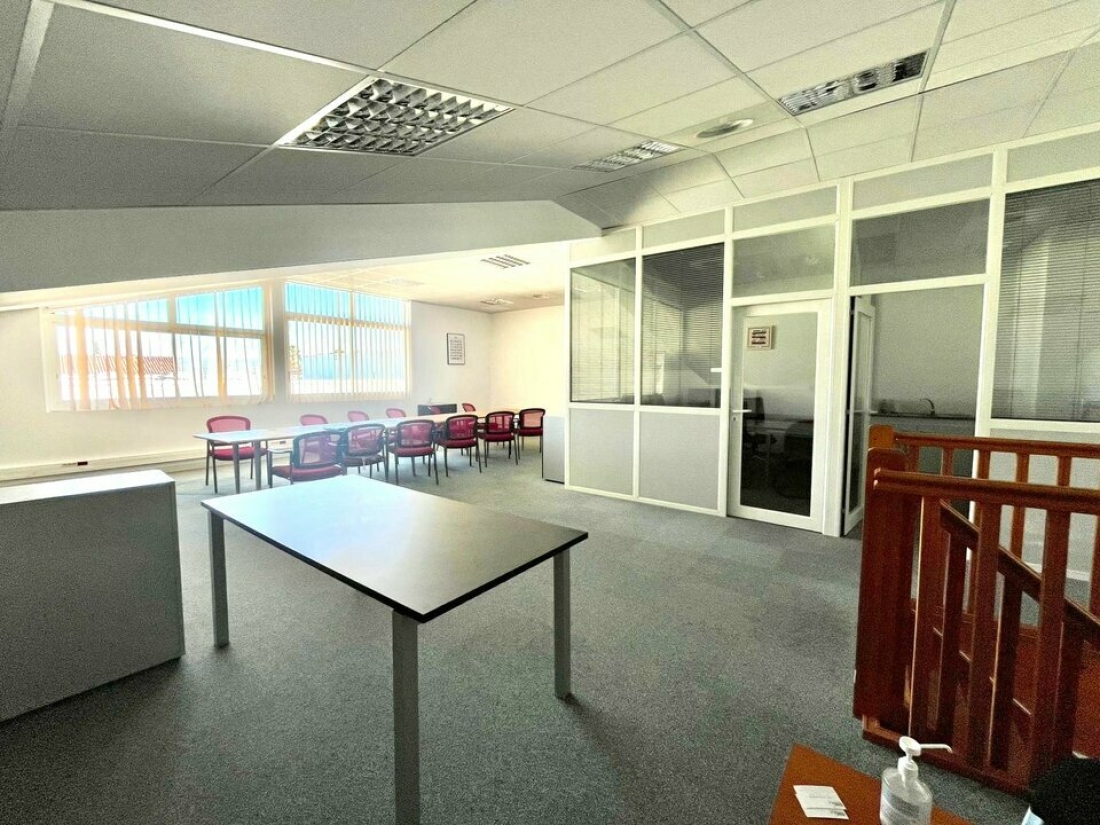 Photo 3 – location bureaux	PUGET SUR ARGENS (83480)