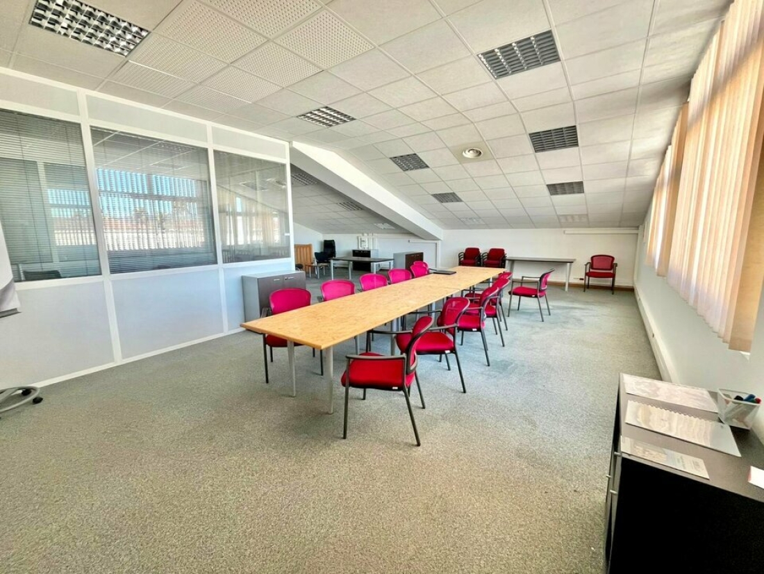 Photo 1 – location bureaux	PUGET SUR ARGENS (83480)